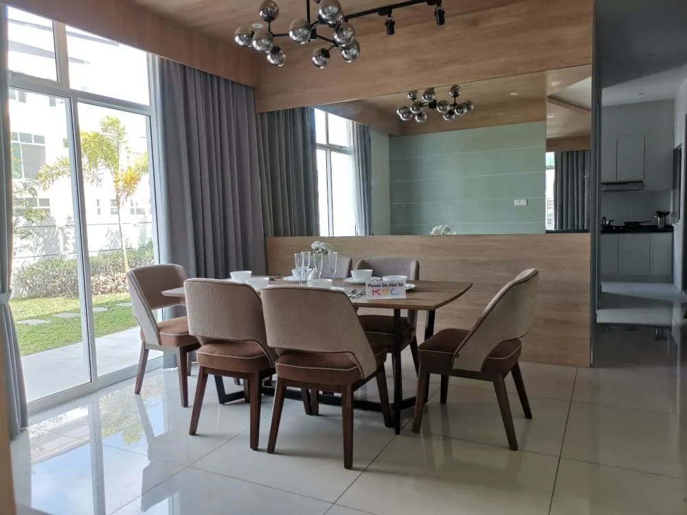 KSL Mutiara Bestari Taman Nusa Bestari Dining area with table and chairs, view to the outside in Skudai, Freehold property development, photo