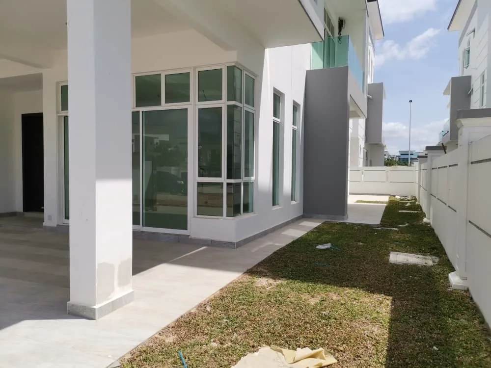 KSL Mutiara Bestari Taman Nusa Bestari Image shows the exterior of a house with a garden and a stone pathway. in Skudai, Freehold property development, photo