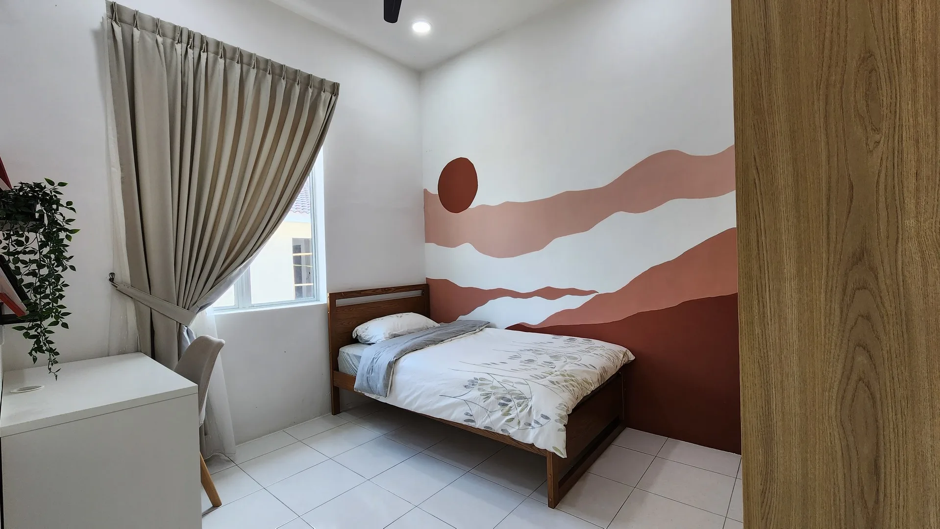 Perwira Seri Iskandar This image shows a bedroom with a single bed, a desk, and a decorative wall painting. in Seri Iskandar, Freehold property development, photo