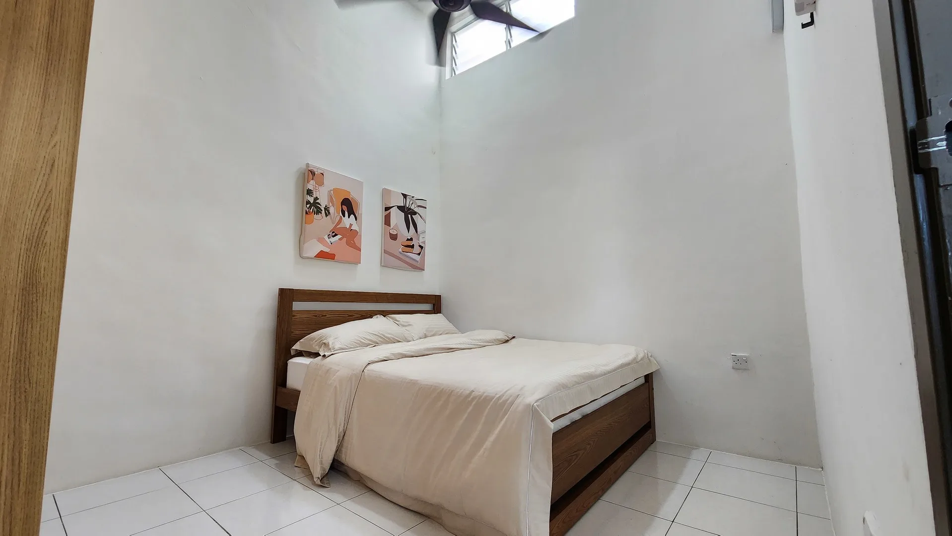 Perwira Seri Iskandar Image shows a bedroom with a bed, white walls, and a ceiling fan. in Seri Iskandar, Freehold property development, photo
